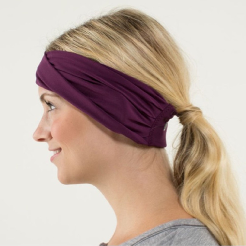 ❤️… Lululemon Harmony Headband
Plum - Picture 5 of 6